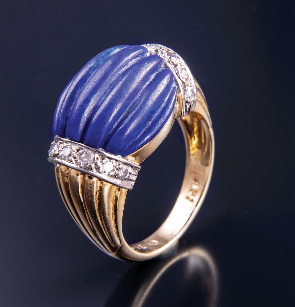 Appraisal: kt Yellow Gold Lapis Lazuli and Diamond Ring central ribbed