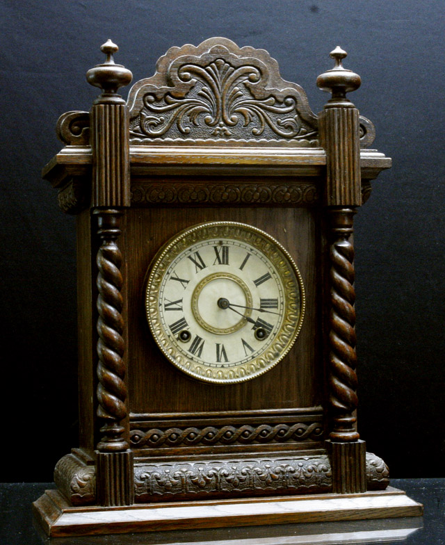 Appraisal: A cased wooden mantle clock