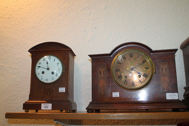 Appraisal: AN EDWARDIAN OAK MANTEL CLOCK with inlaid case and two