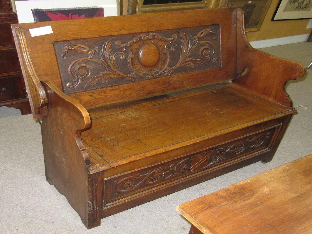 Appraisal: Carved oak hall settle