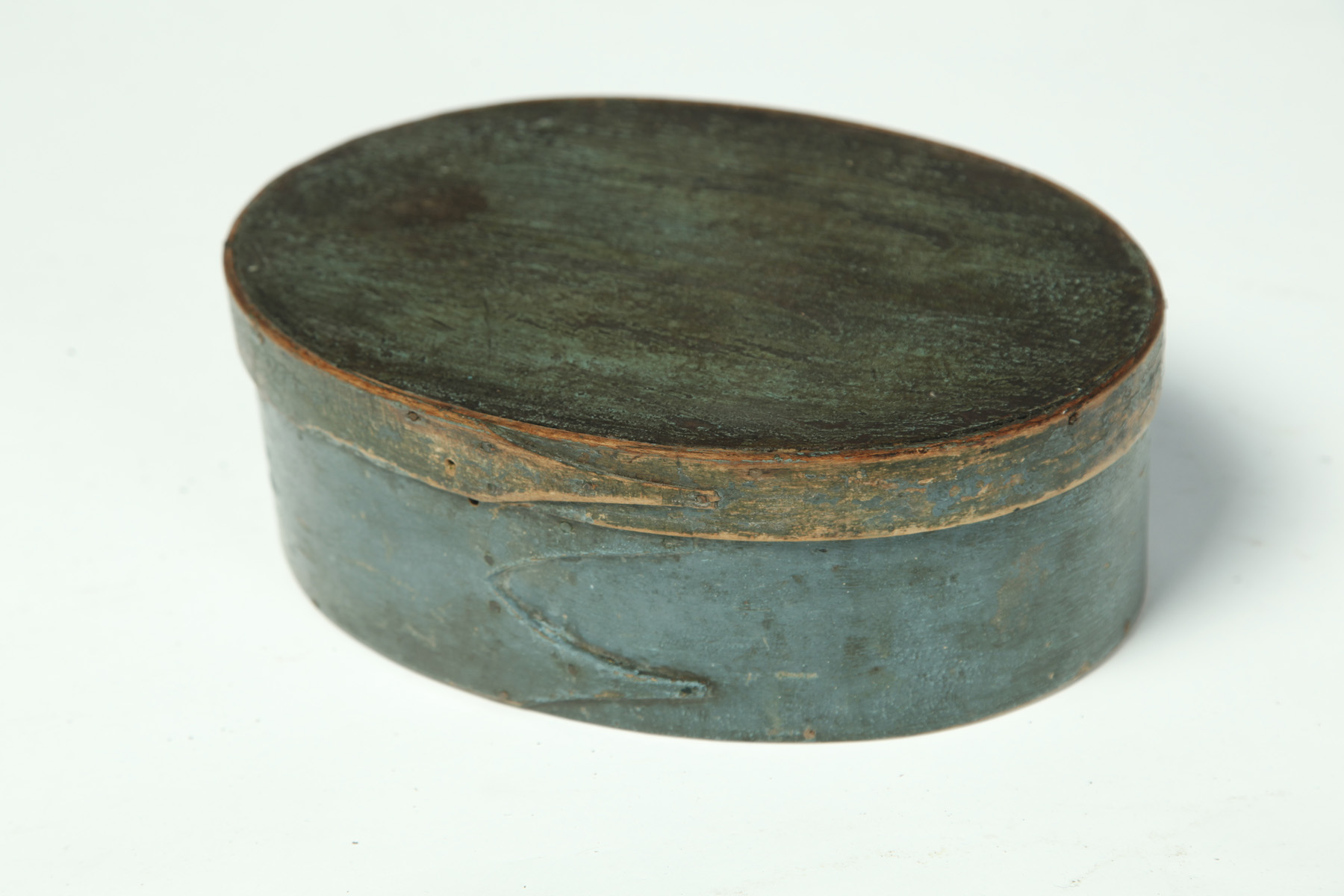 Appraisal: PAINTED SHAKER BOX Nineteenth century Oval bentwood box with fingers