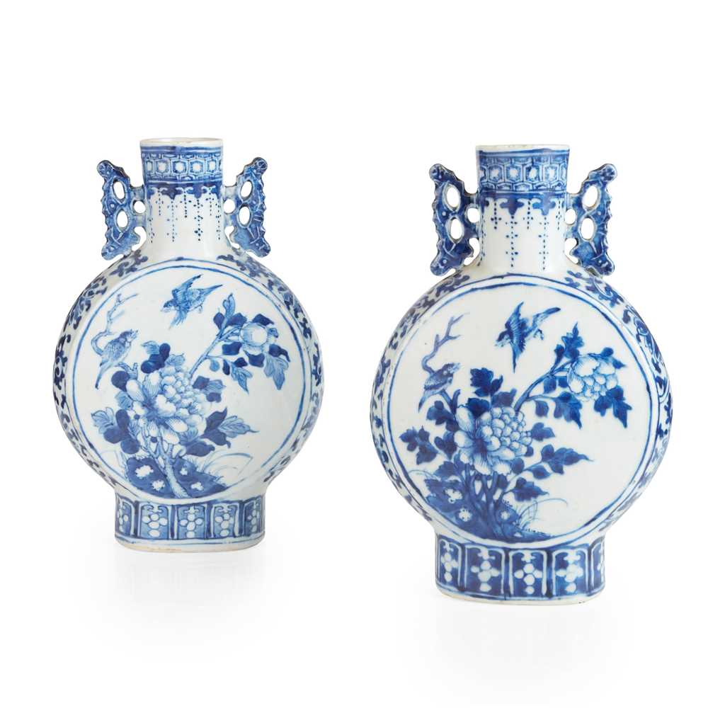 Appraisal: PAIR OF BLUE AND WHITE MOONFLASKS KANGXI MARK BUT TH-