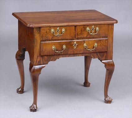 Appraisal: GEORGE I WALNUT LOWBOY The rectangular top above a case