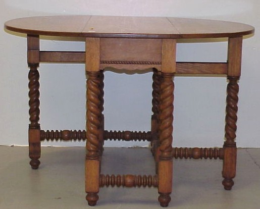 Appraisal: th th C dropleaf oval gateleg table quartersawn oak shaped