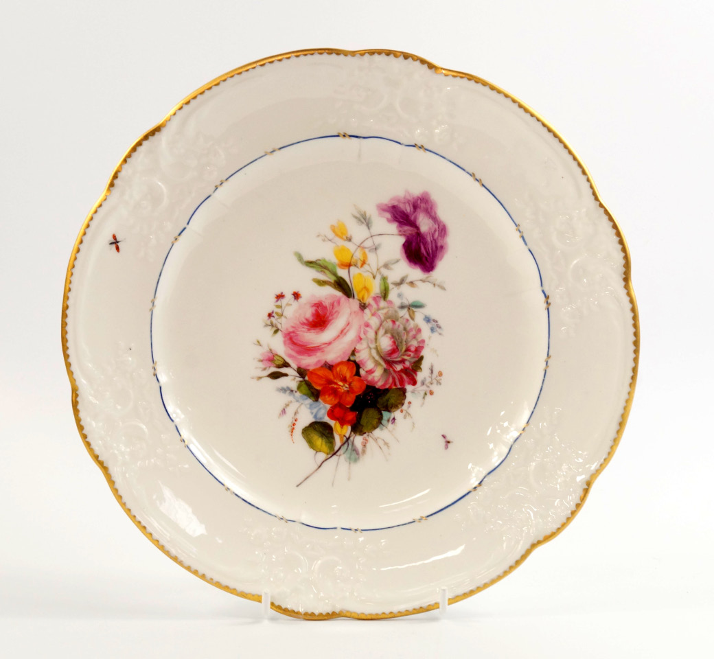 Appraisal: A Nantgarw early thC porcelain plate painted with a spray