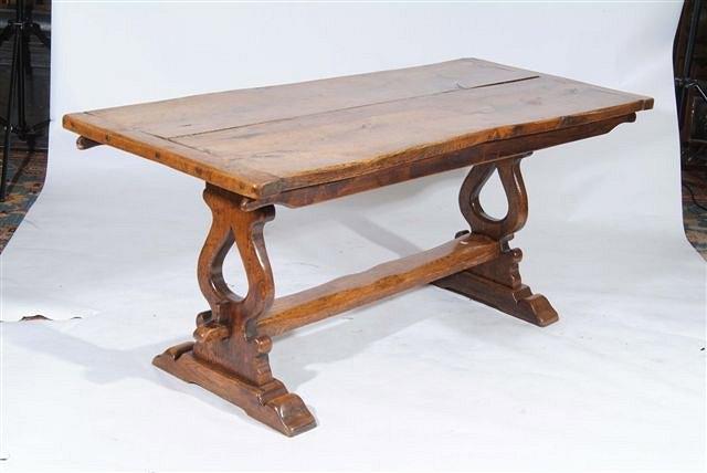 Appraisal: A TH CENTURY STYLE OAK RECTANGULAR DINING TABLE having a