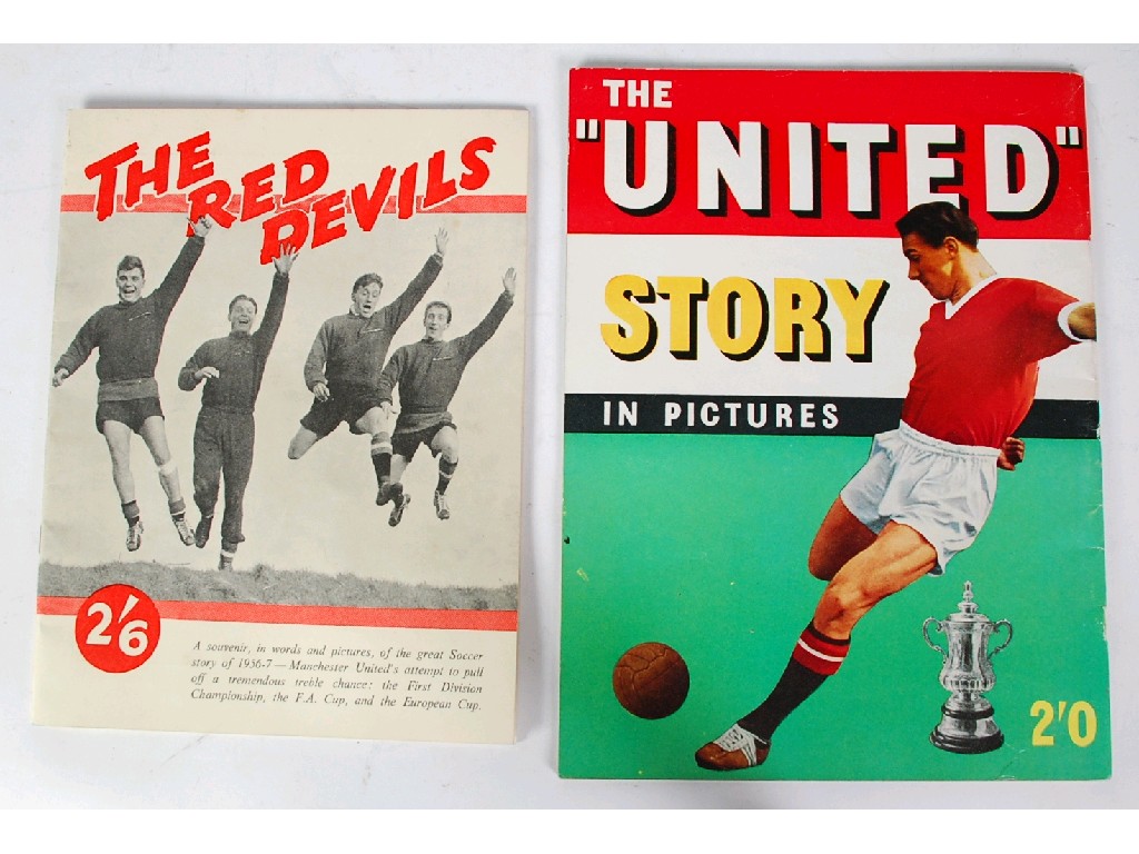 Appraisal: RED DEVILS MANCHESTER UNITED SOUVENIR MAGAZINE SEASON the centre fold