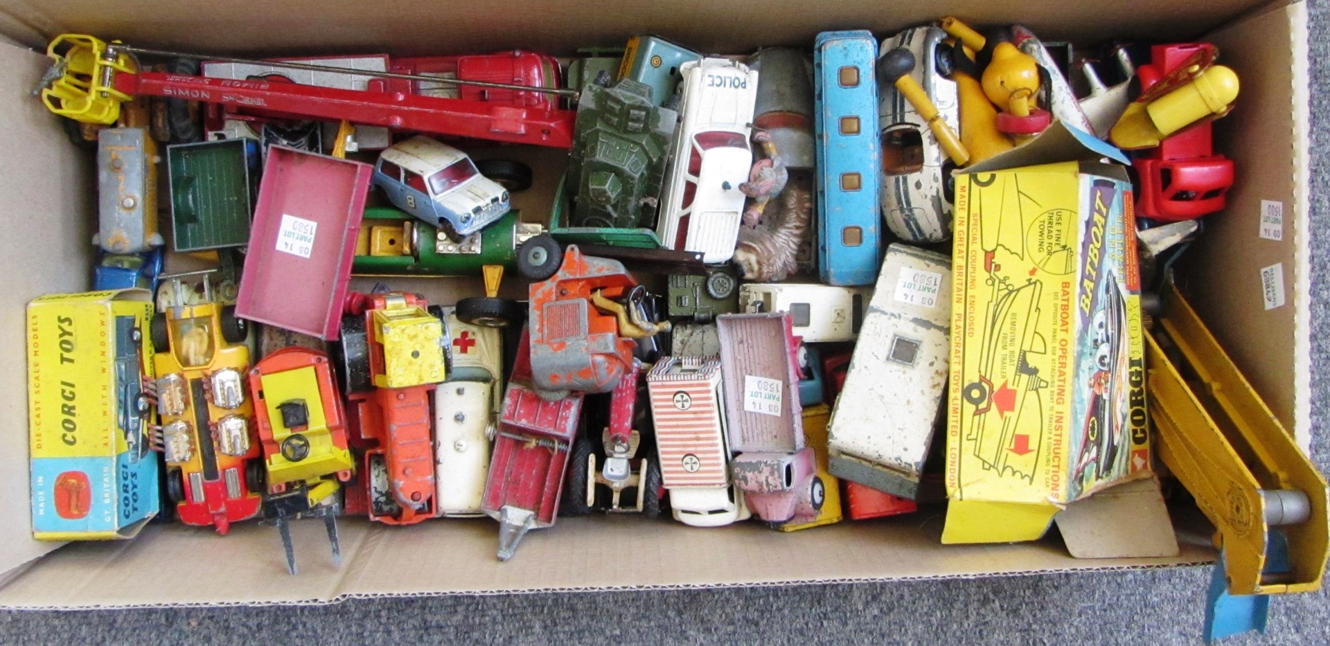 Appraisal: A quantity of vintage die-cast vehicles mainly Dinky Corgi and