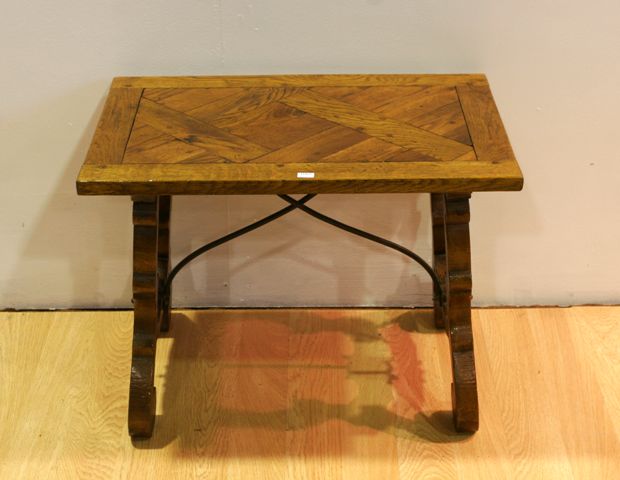 Appraisal: A Spanish Baroque style oak side table