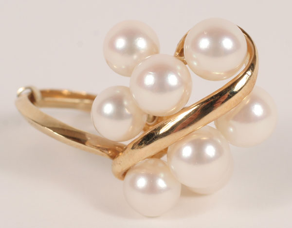 Appraisal: Gold K ring fitted with cultured pearls mm- mm white