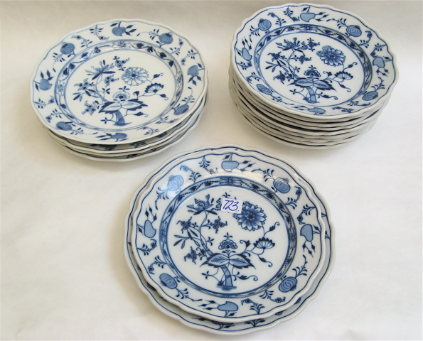 Appraisal: SET OF SEVENTEEN GERMAN MEISSEN PORCELAIN PLATES in the Blue