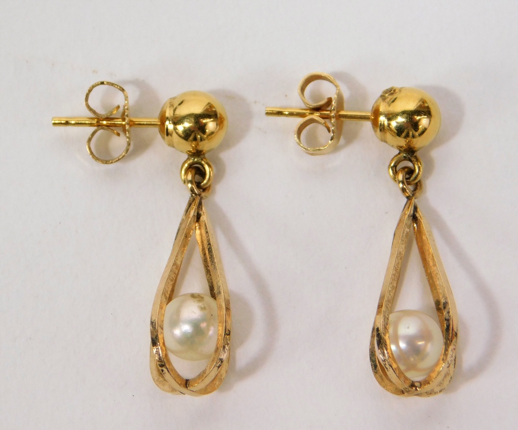 Appraisal: K GOLD PEARL LADY'S FASHION DROP EARRINGS China Contemporary K