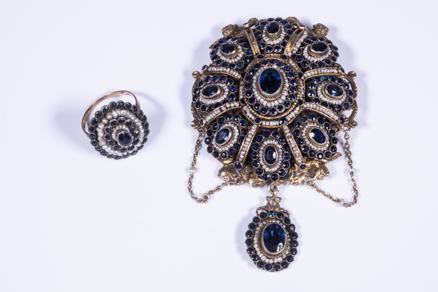 Appraisal: RARE RENAISSANCE ERA GILT SILVER OVAL BROOCH Set with a