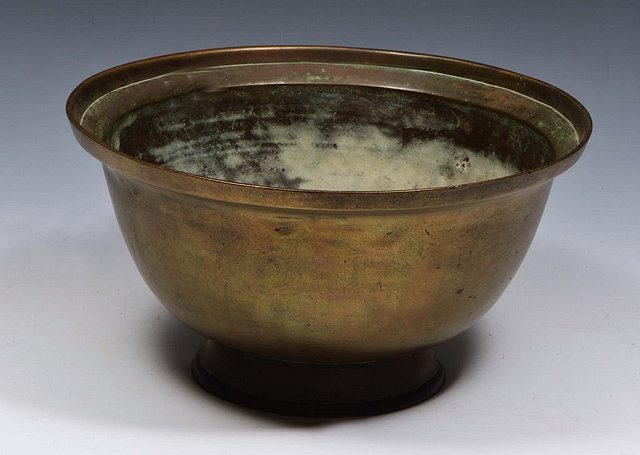 Appraisal: A CHINESE ARCHAIC STYLE PLAIN BRONZE CIRCULAR TAPERING BOWL Ming