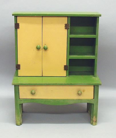 Appraisal: Cupboard 's Kitchen cupboard Yellow and green painted wood -Door