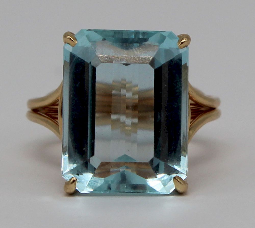 Appraisal: JEWELRY kt Gold and Aquamarine Ring Vintage kt yellow gold