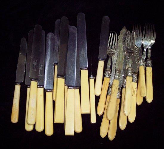 Appraisal: Sundry bone handled knives fish knives and forks etc