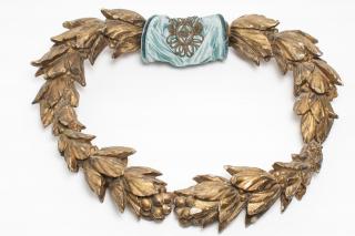 Appraisal: Continental Laurel Wreath in Carved Gilded Wood Antique Continental probably