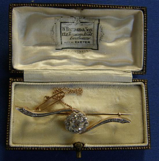 Appraisal: Diamond brooch set with a diamond cluster on a white