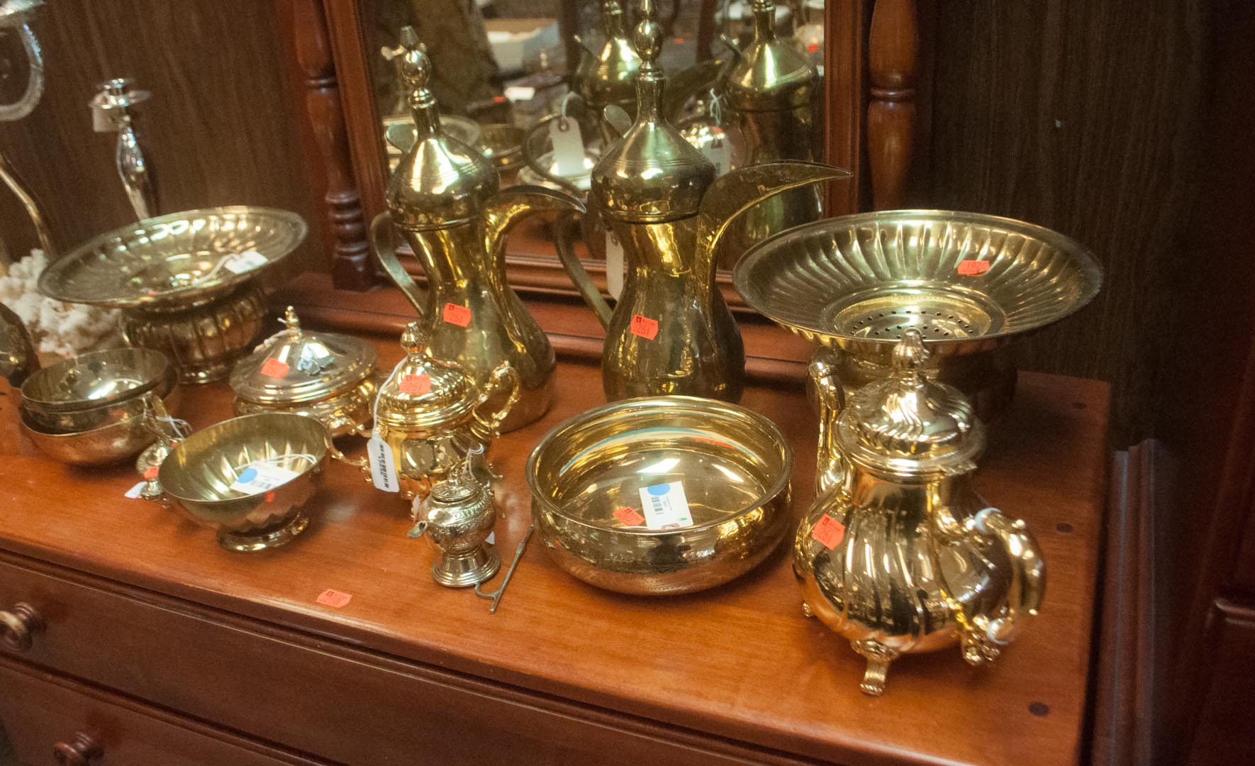 Appraisal: Assortment of decorative brassware