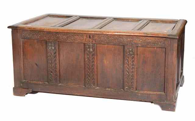 Appraisal: A TH CENTURY OAK COFFER with hinged rising lid and