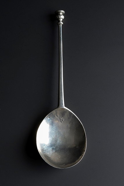 Appraisal: A PROVINCIAL SILVER SEAL TOP SPOON possibly Southampton Wessex marked