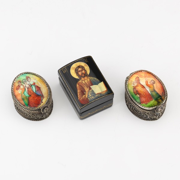 Appraisal: THREE RUSSIAN MINIATURE HAND PAINTED LACQUER AND MOTHER-OF-PEARL BOXES Three