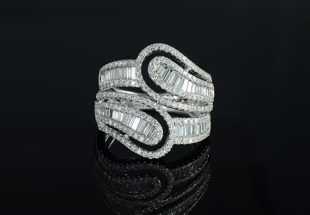 Appraisal: K PAVE DIAMOND RING K white gold ring of round