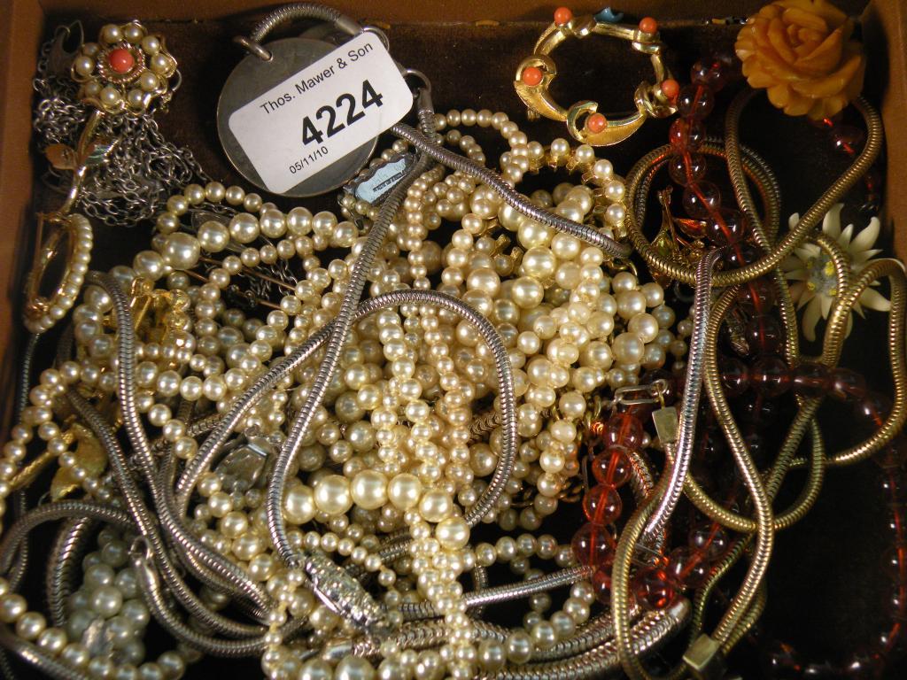 Appraisal: A quantity of mainly costume jewellery to include simulated pearls