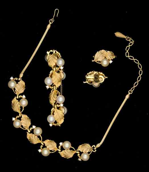 Appraisal: Pennino Costume Jewelry Collection A matching Pennino set of a