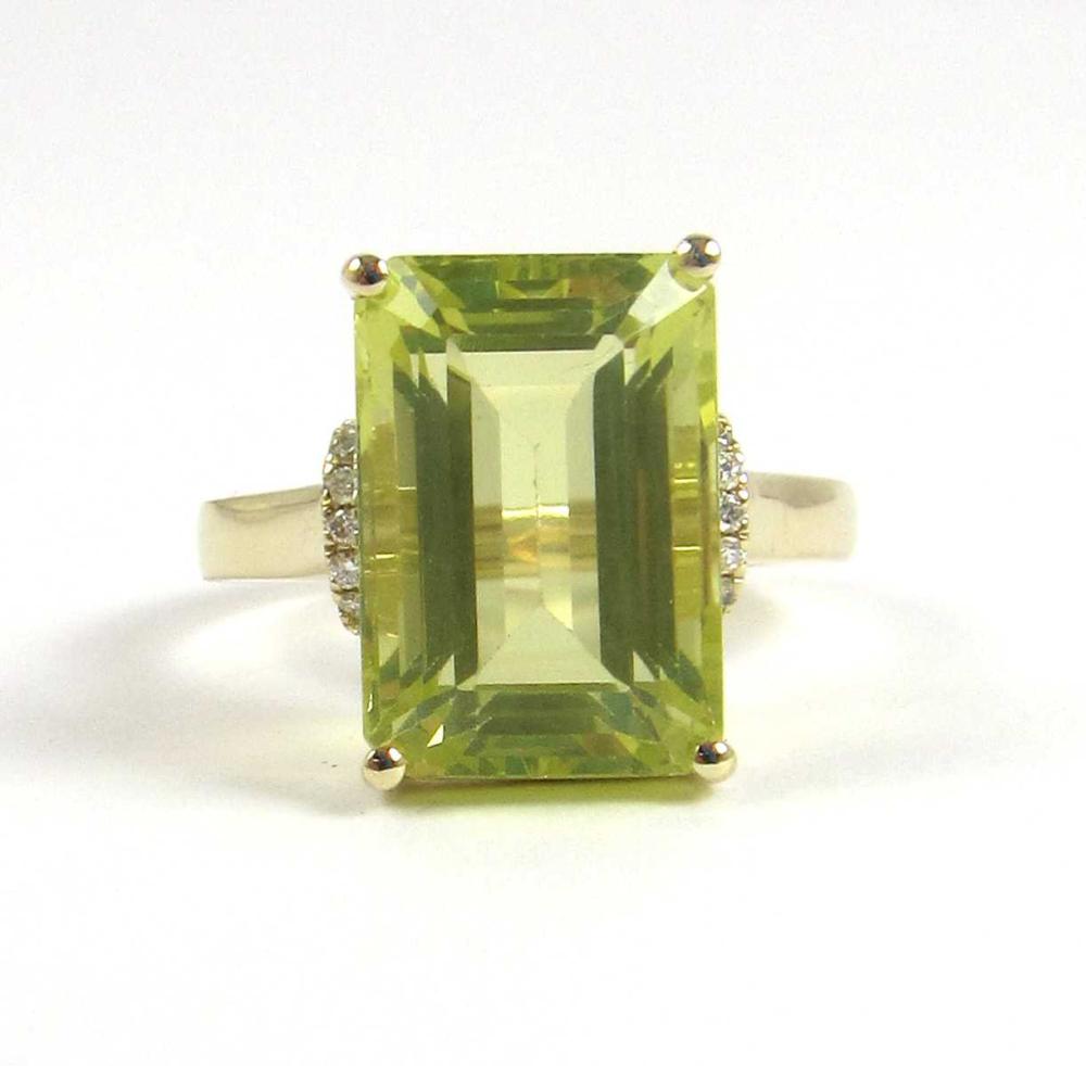 Appraisal: DIAMOND AND LEMON CITRINE RING Rectangular step-cut yellow citrine cts