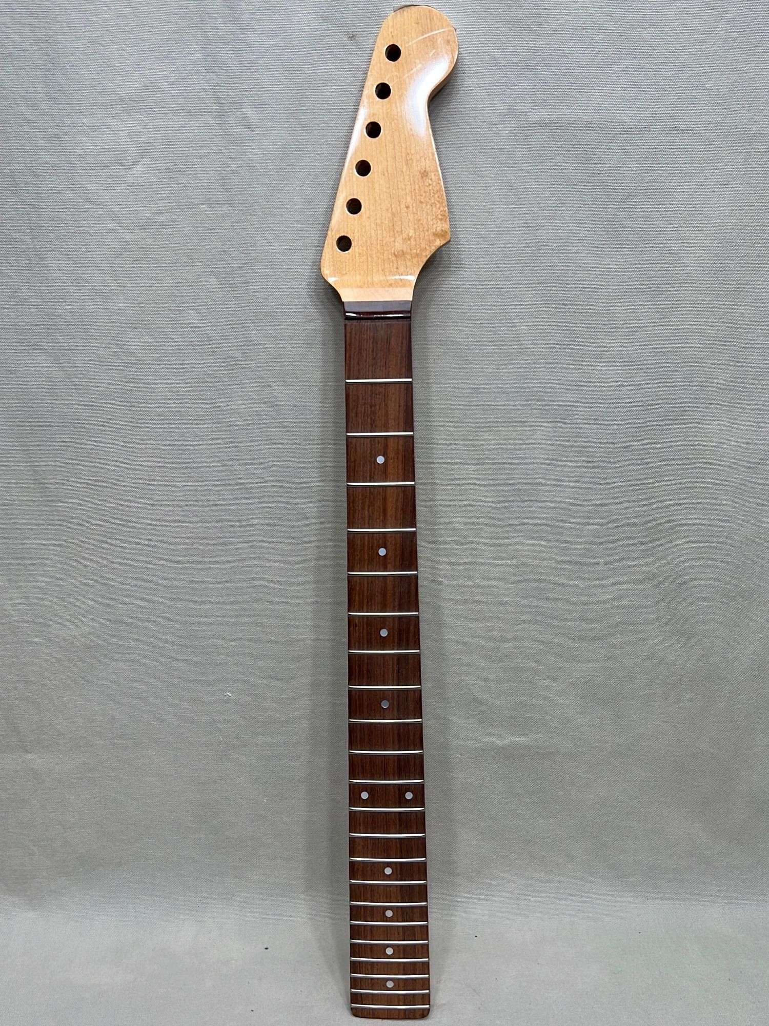 Appraisal: Strat style neck scratches missing nutStrat style neck scratches missing