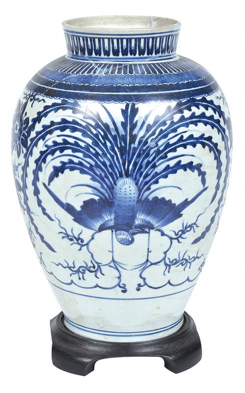 Appraisal: A LARGE CHINESE BLUE AND WHITE VASE ON STAND decorated