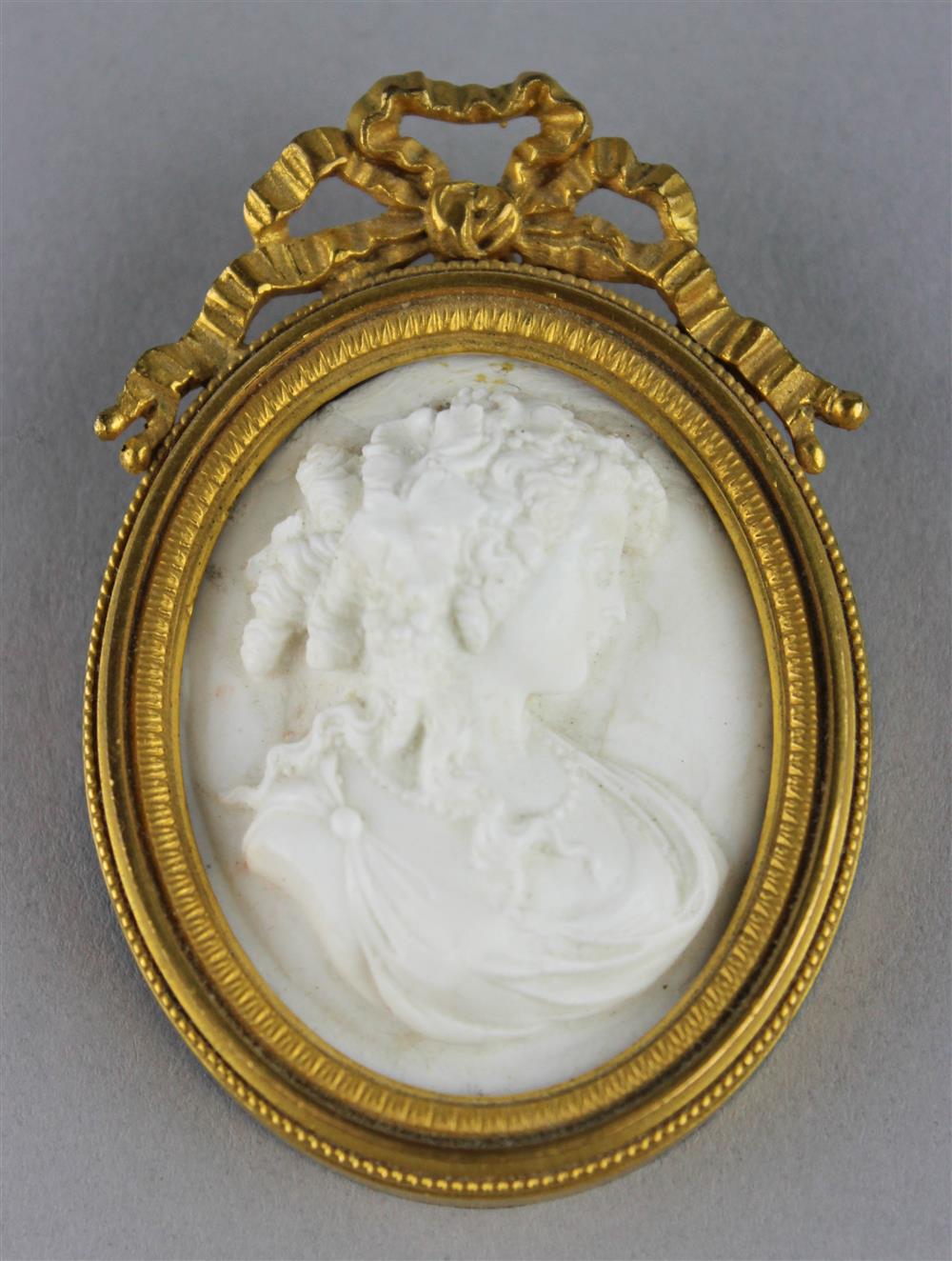 Appraisal: VICTORIAN GLASS PORTRAIT MINIATURE IN THE MANNER OF JAMES TASSIE