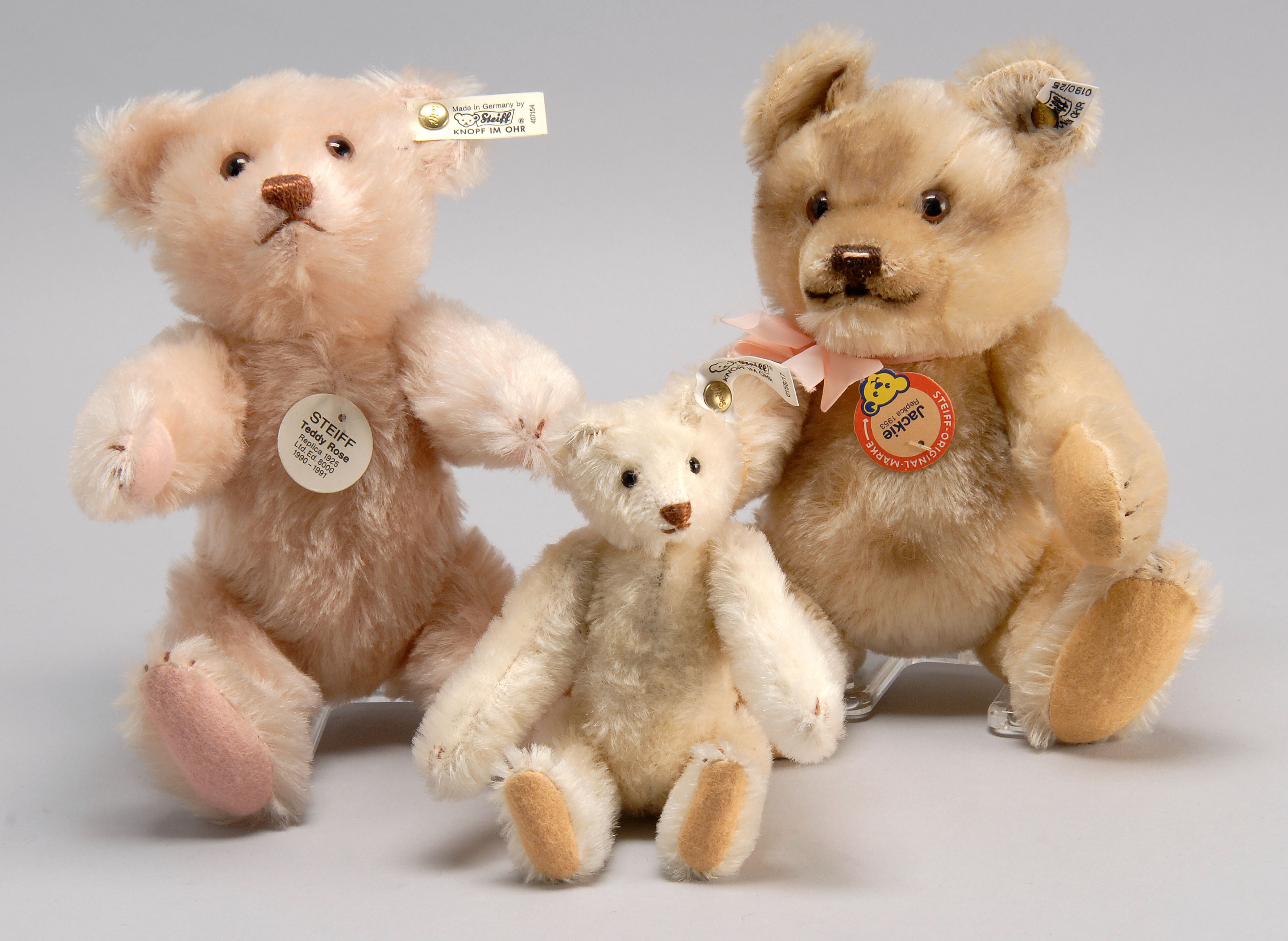 Appraisal: THREE REPLICA STEIFF TEDDY BEARS IN ORIGINAL BOXES Druckknopf-Bar height