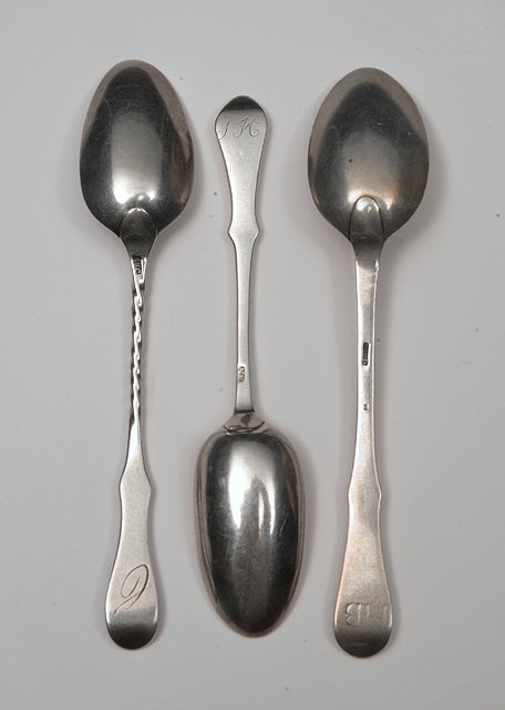 Appraisal: THREE SCOTTISH SILVER TEASPOONS Scottish fiddle pattern one Glasgow c