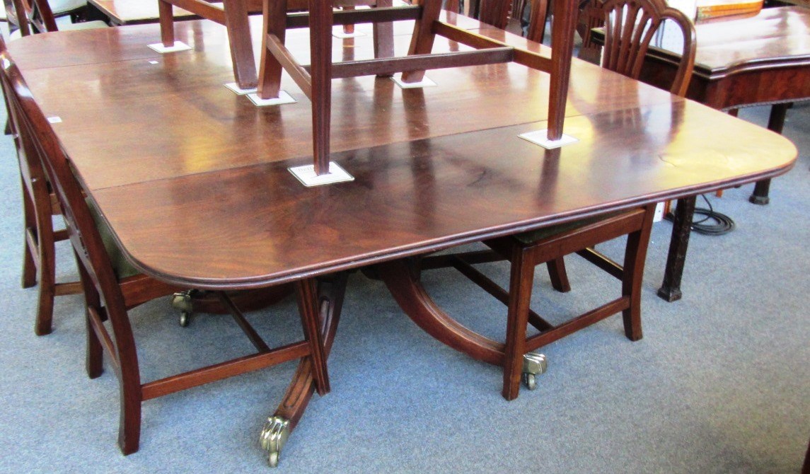 Appraisal: A George IV mahogany drop flap centre dining table on