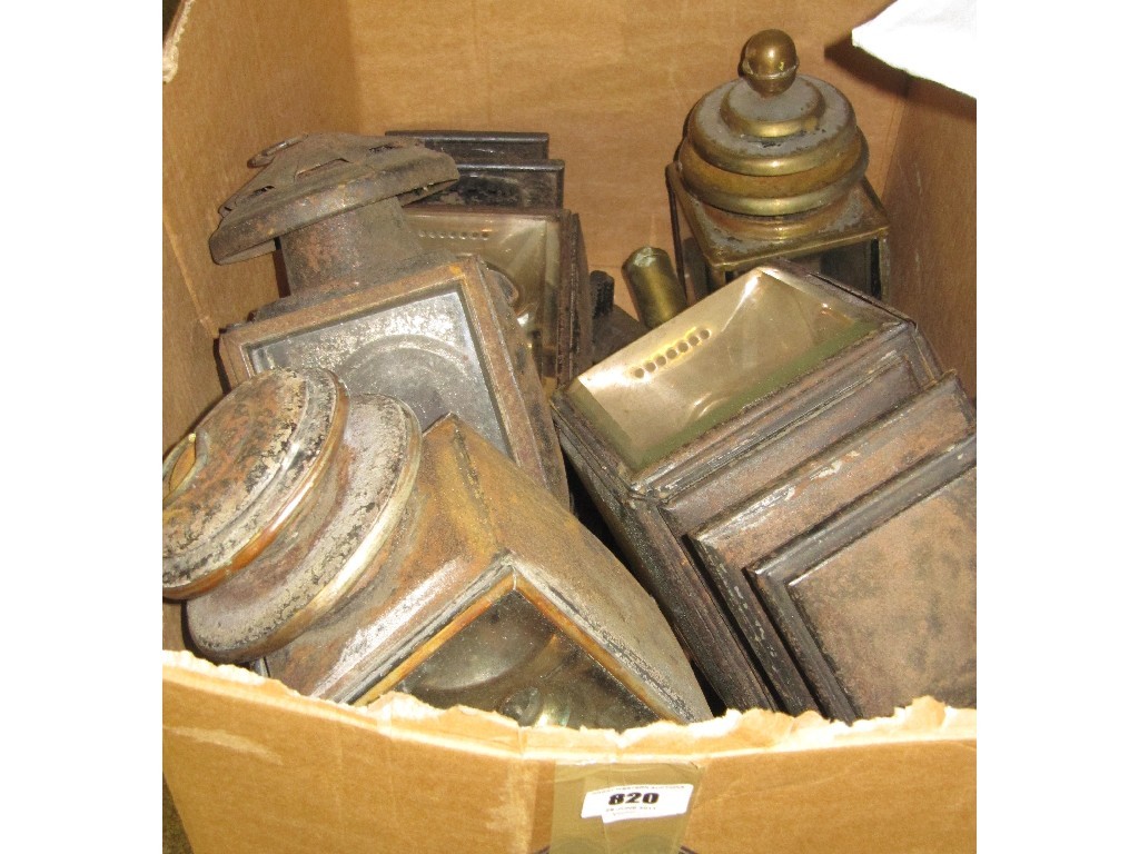 Appraisal: Box of assorted carriage lamps