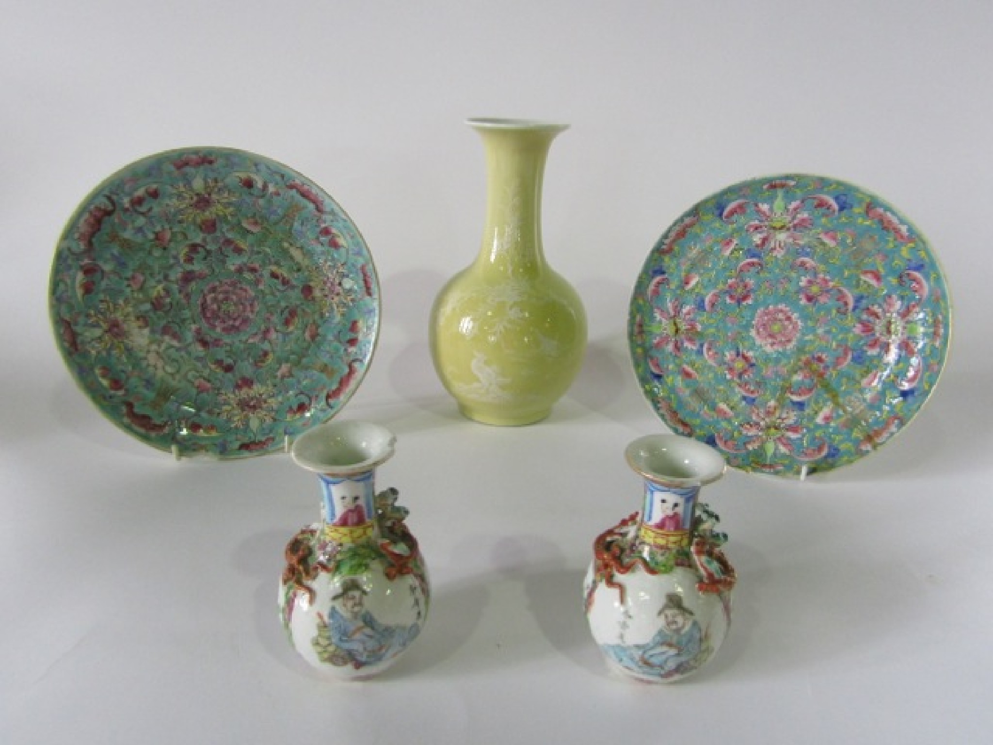 Appraisal: A pair of small th century Cantonese vases with polychrome