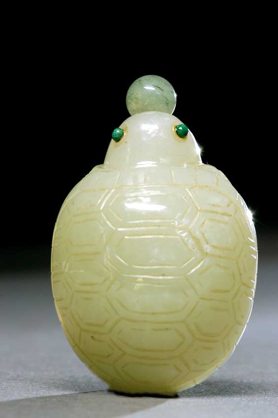 Appraisal: ANTIQUE JADE SNUFF BOTTLE Antique jade snuff bottle carved in