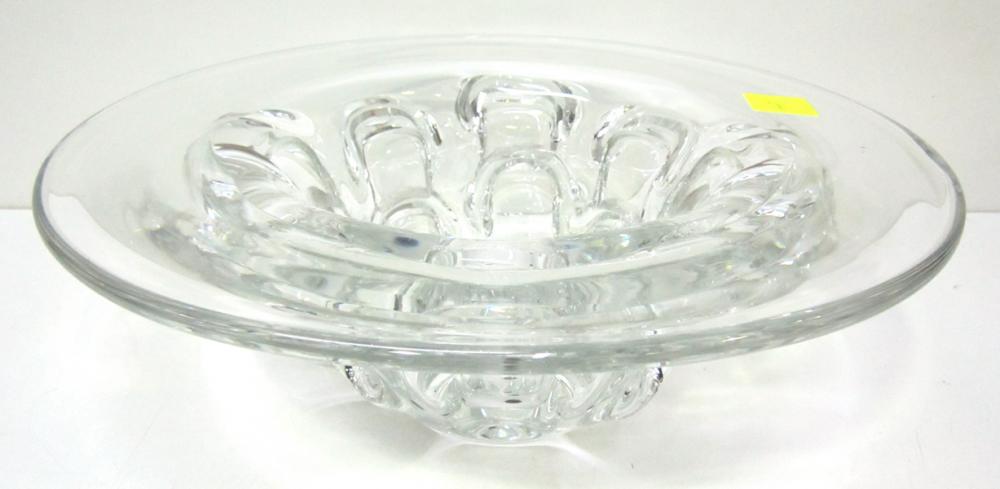 Appraisal: A LARGE ART GLASS BOWL A LARGE ART GLASS BOWL