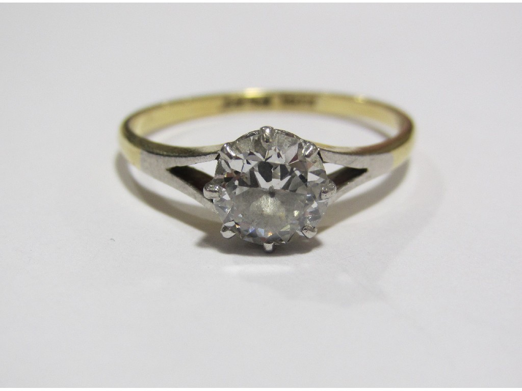 Appraisal: Eighteen carat gold and platinum diamond solitaire ring with round