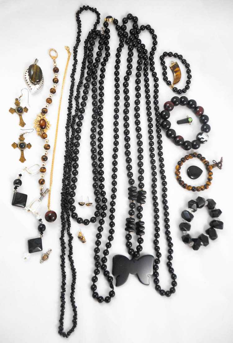 Appraisal: TWENTY FOUR ARTICLES OF JEWELRY including five black onyx necklaces