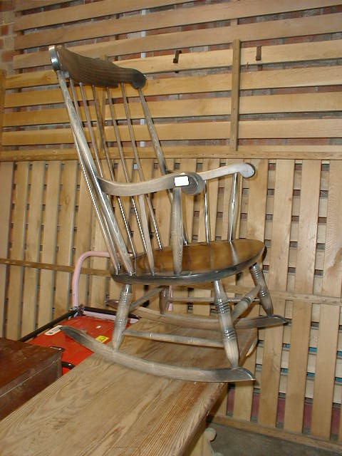 Appraisal: A spindle back rocking chair