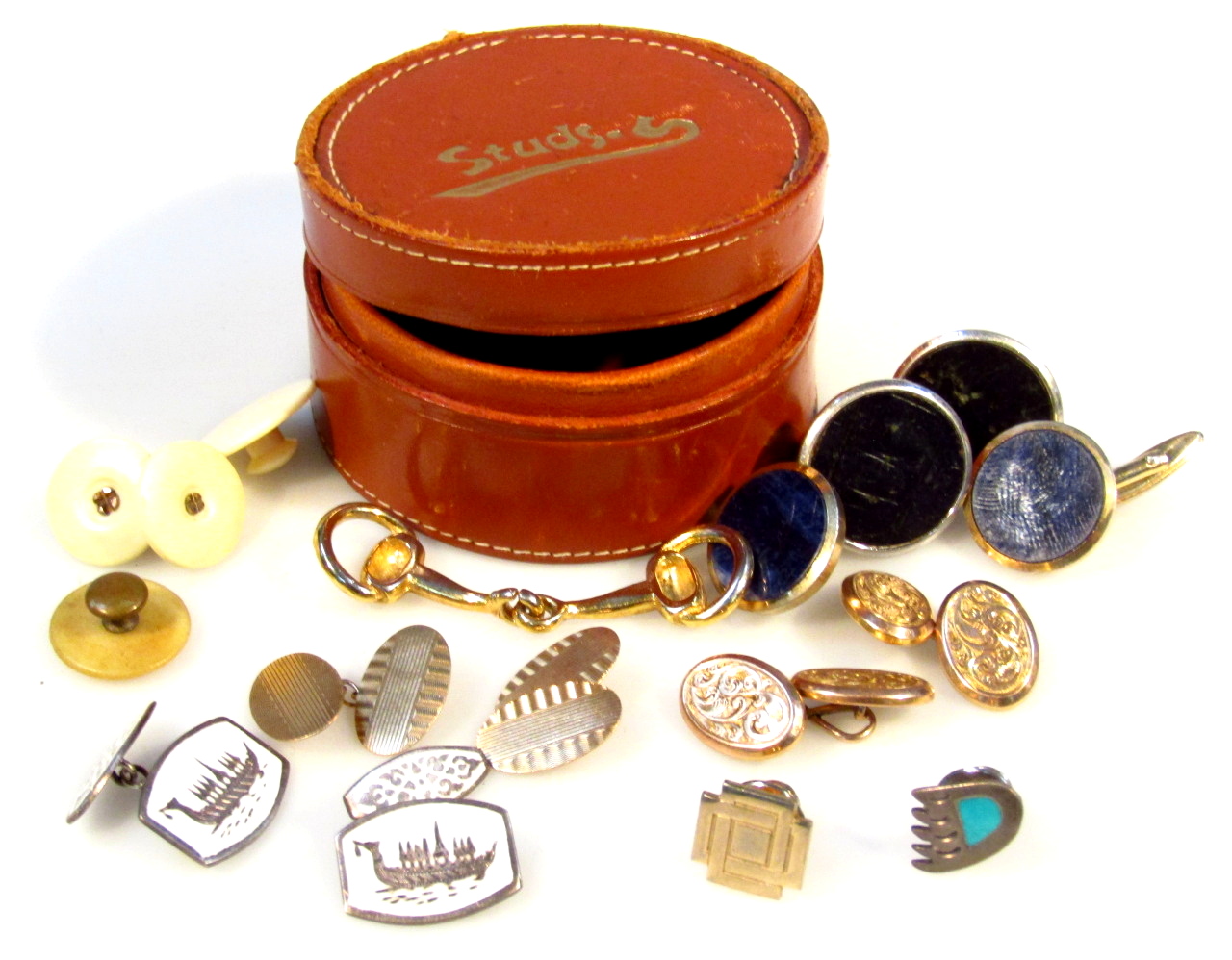 Appraisal: A pair of ct gold cuff links each of engine