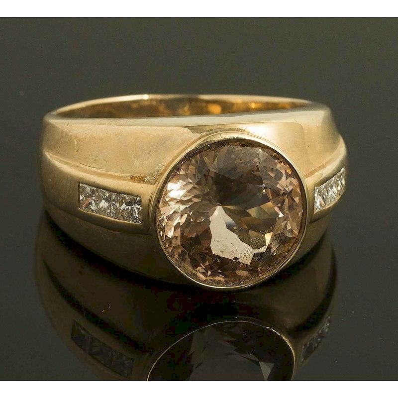 Appraisal: Champagne Topaz Diamond k Gold Ring k gold ring containing