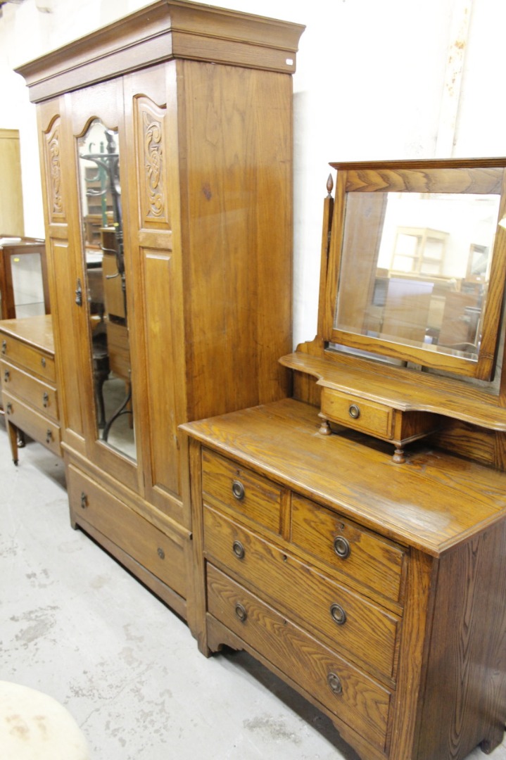 Appraisal: An Edwardian oak bedroom suite to include single wardrobe with