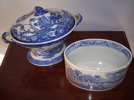 Appraisal: A Spode blue and white willow pattern warming dish and