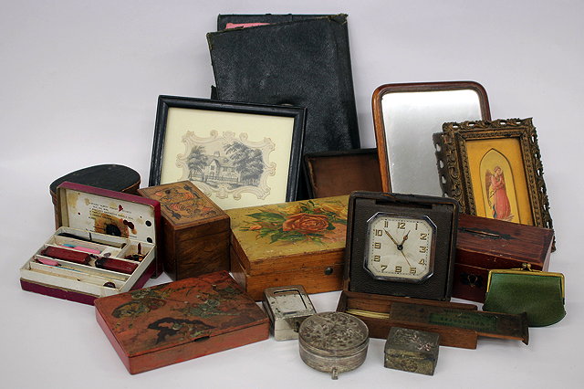 Appraisal: A SMALL COLLECTION OF MISCELLANEOUS ITEMS to include various boxes