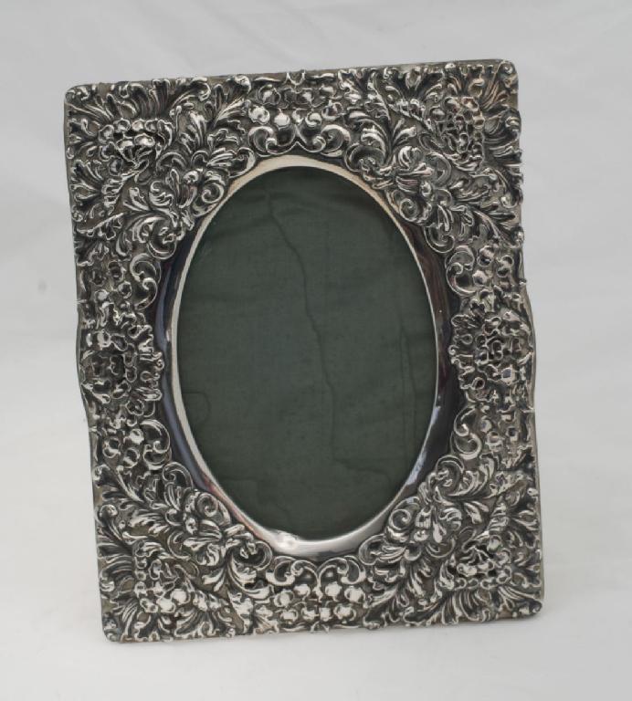 Appraisal: EDWARDIAN SILVER PHOTOGRAPH FRAME BIRMINGHAM of rectangular easel form with